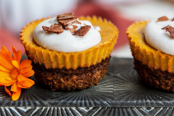 Plant Based Pumpkin Cheezecake Cups Recipe &ndash; Rawcology Inc
